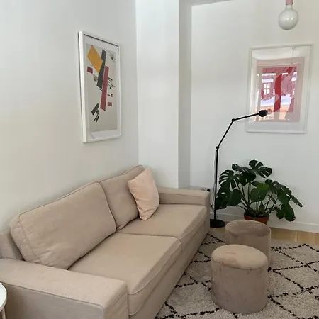 Oliver Apartment